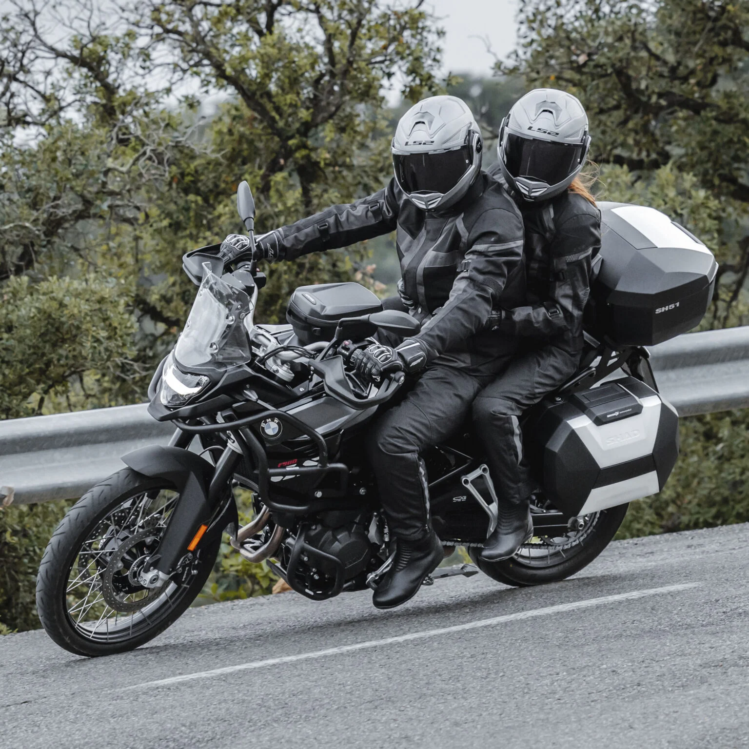 SHAD SH51 ALÜMİNYUM KAPAKLI ARKA ÇANTA VE TABLA - Görsel 5