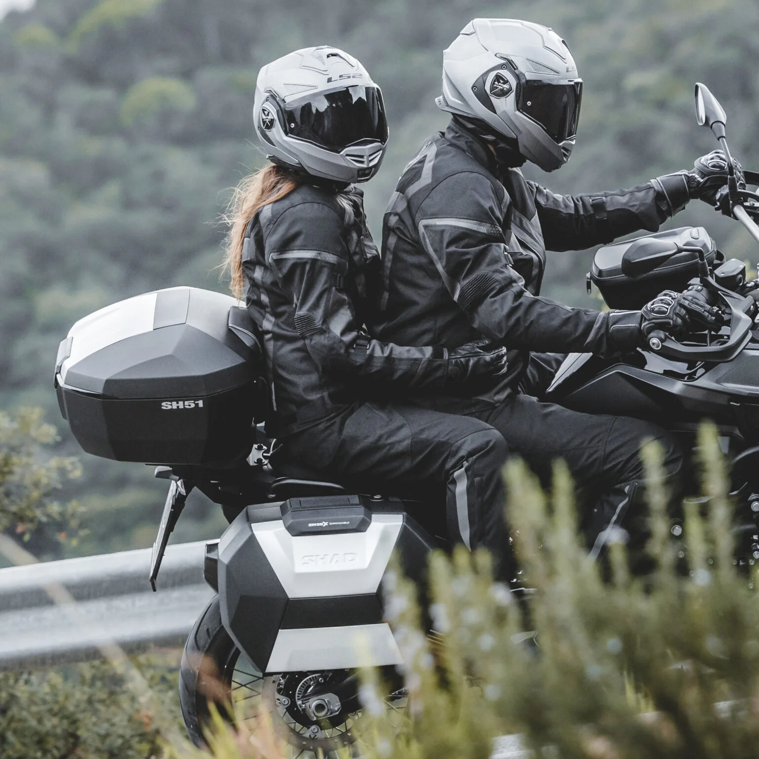 SHAD SH51 ALÜMİNYUM KAPAKLI ARKA ÇANTA VE TABLA - Görsel 6