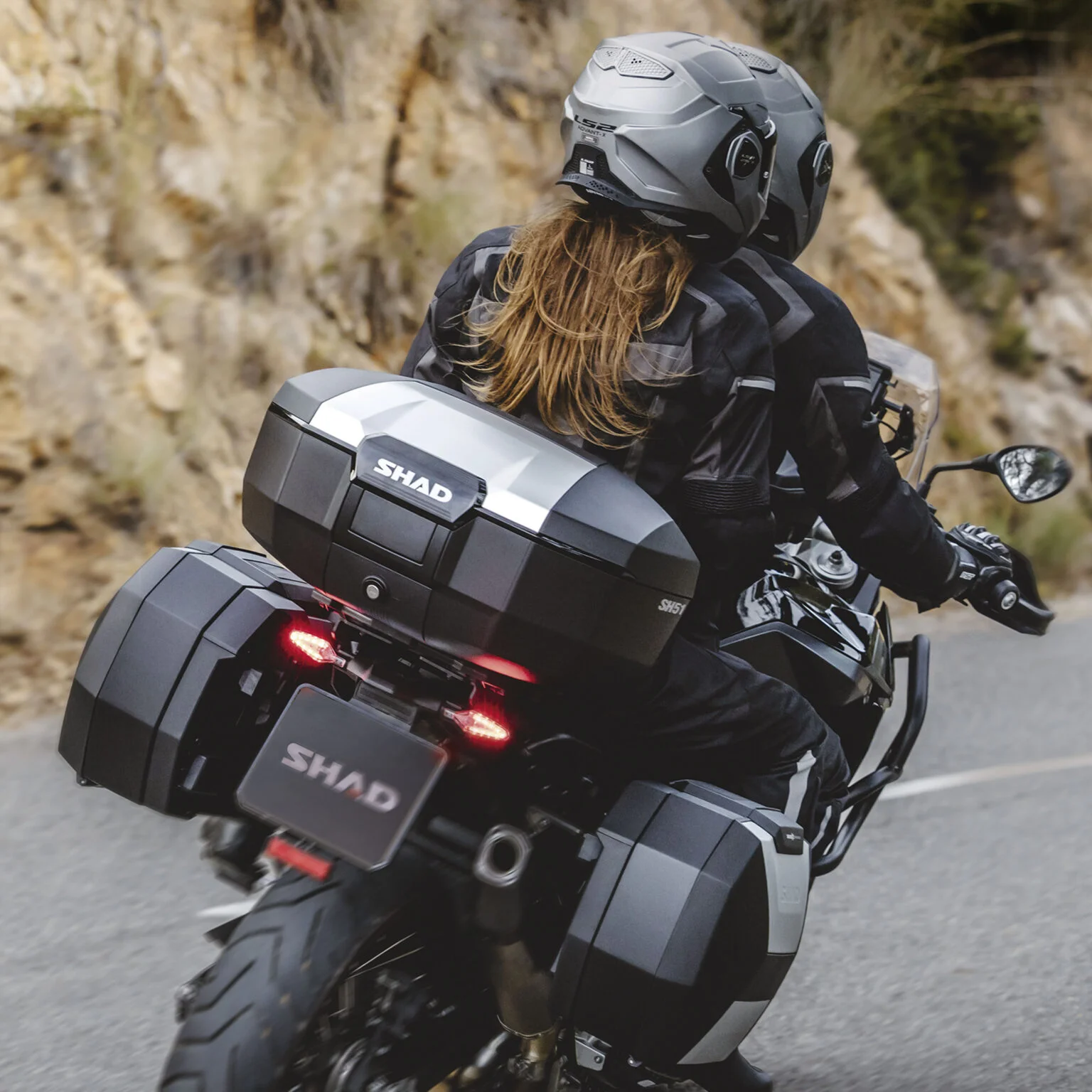 SHAD SH51 ALÜMİNYUM KAPAKLI ARKA ÇANTA VE TABLA - Görsel 7